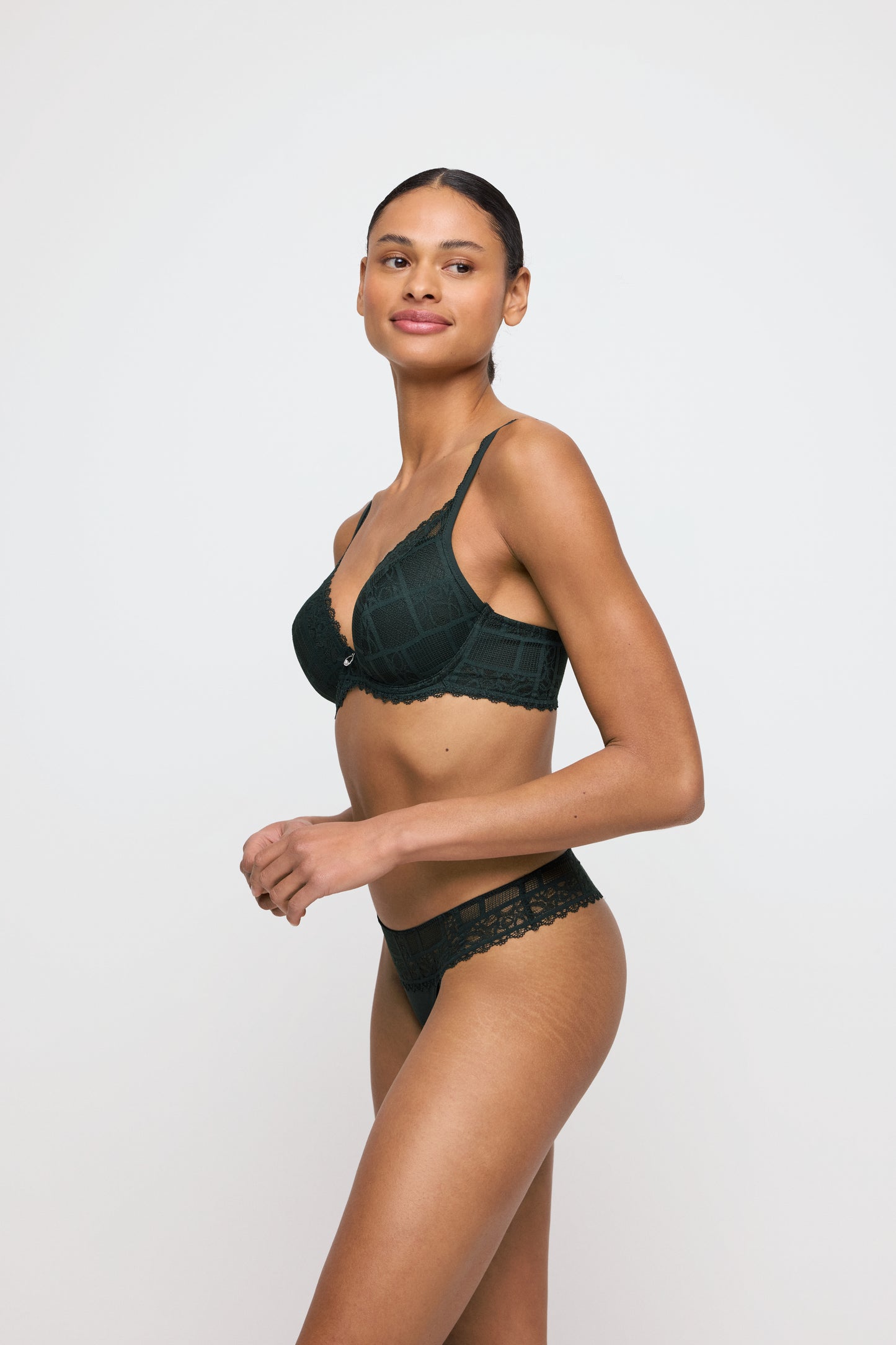 Marie Jo Jadei string Deep Forest