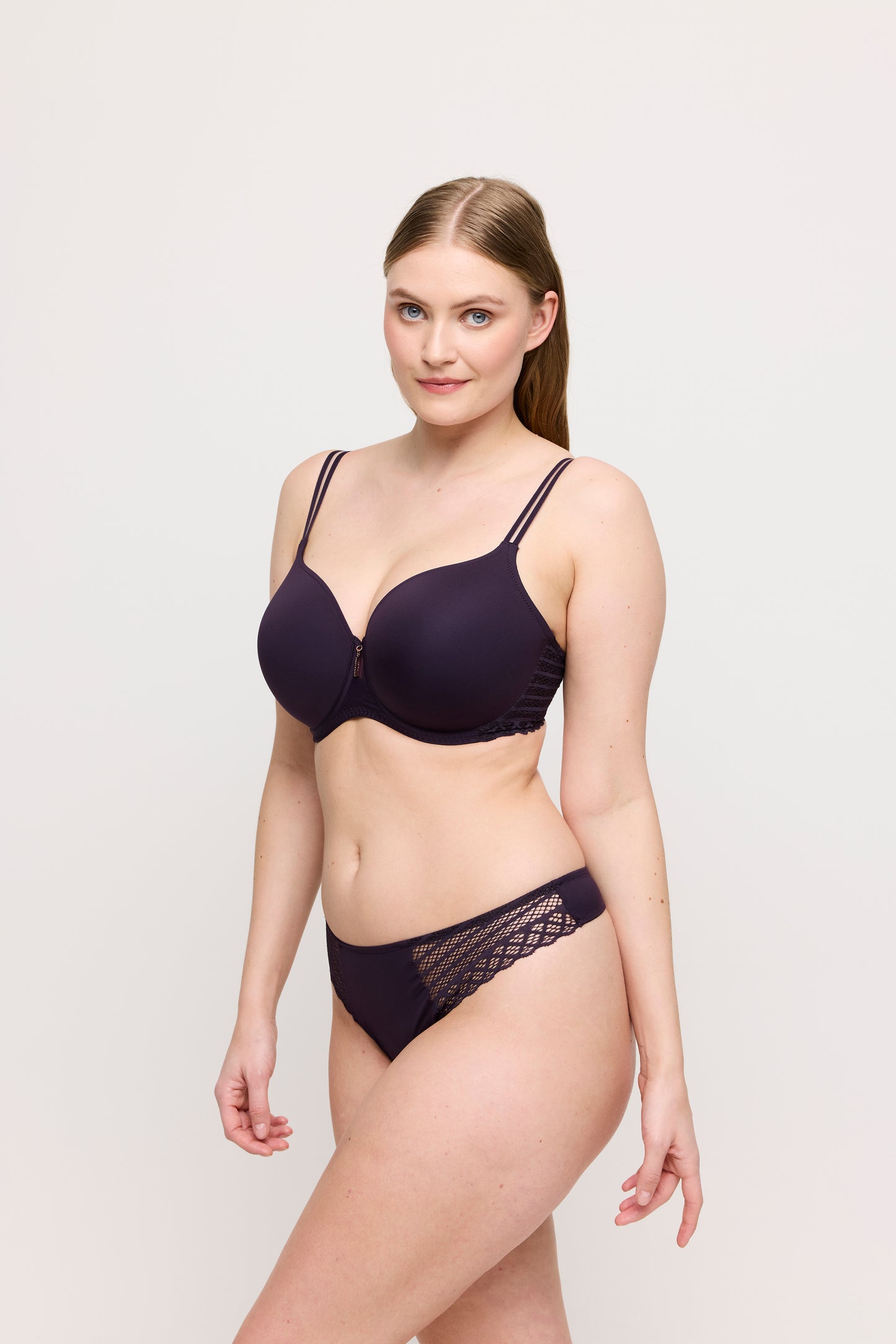 Primadonna Twist East end string amethist