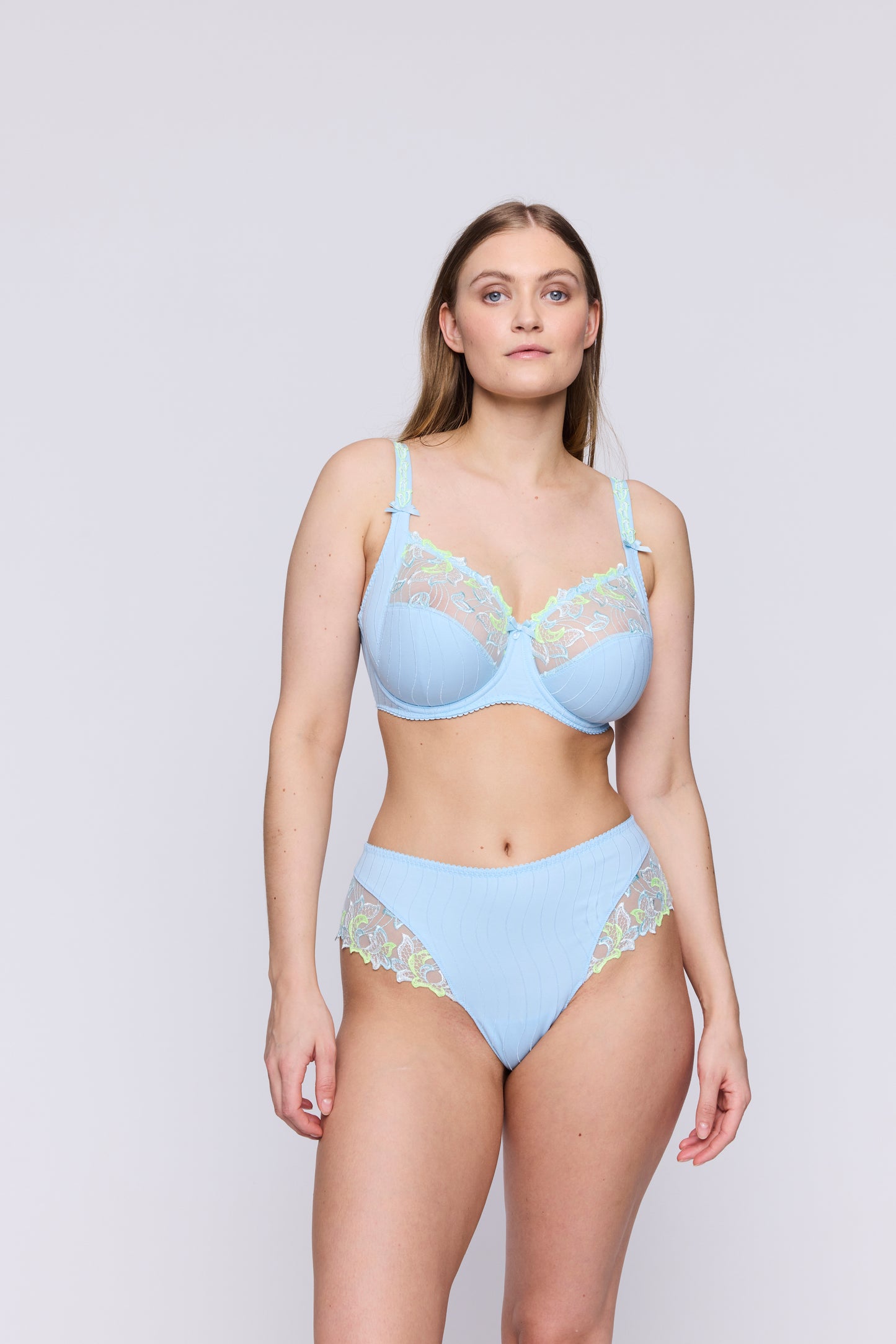 Primadonna Deauville luxe string Milky Blue