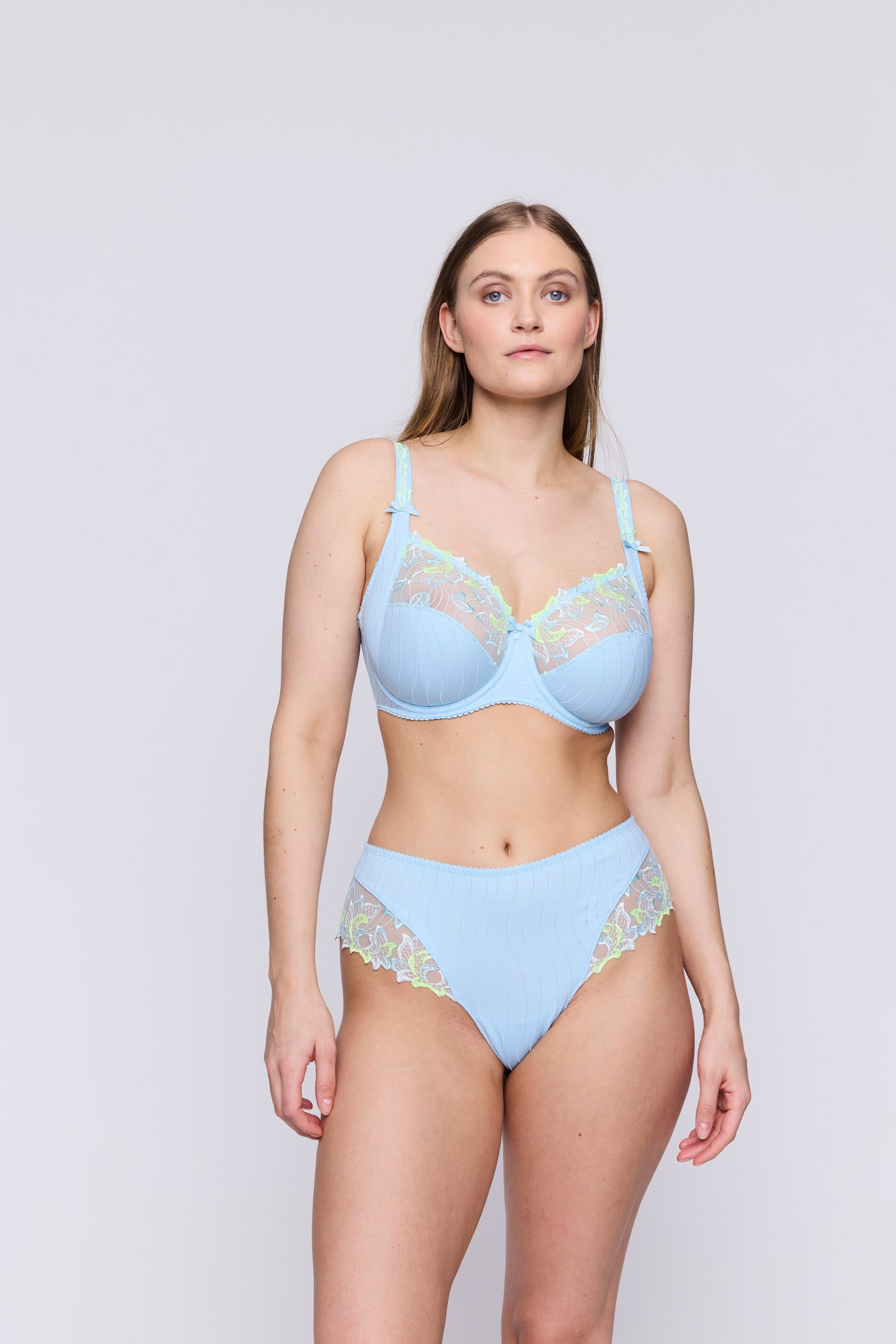 Primadonna Deauville luxe string Milky Blue