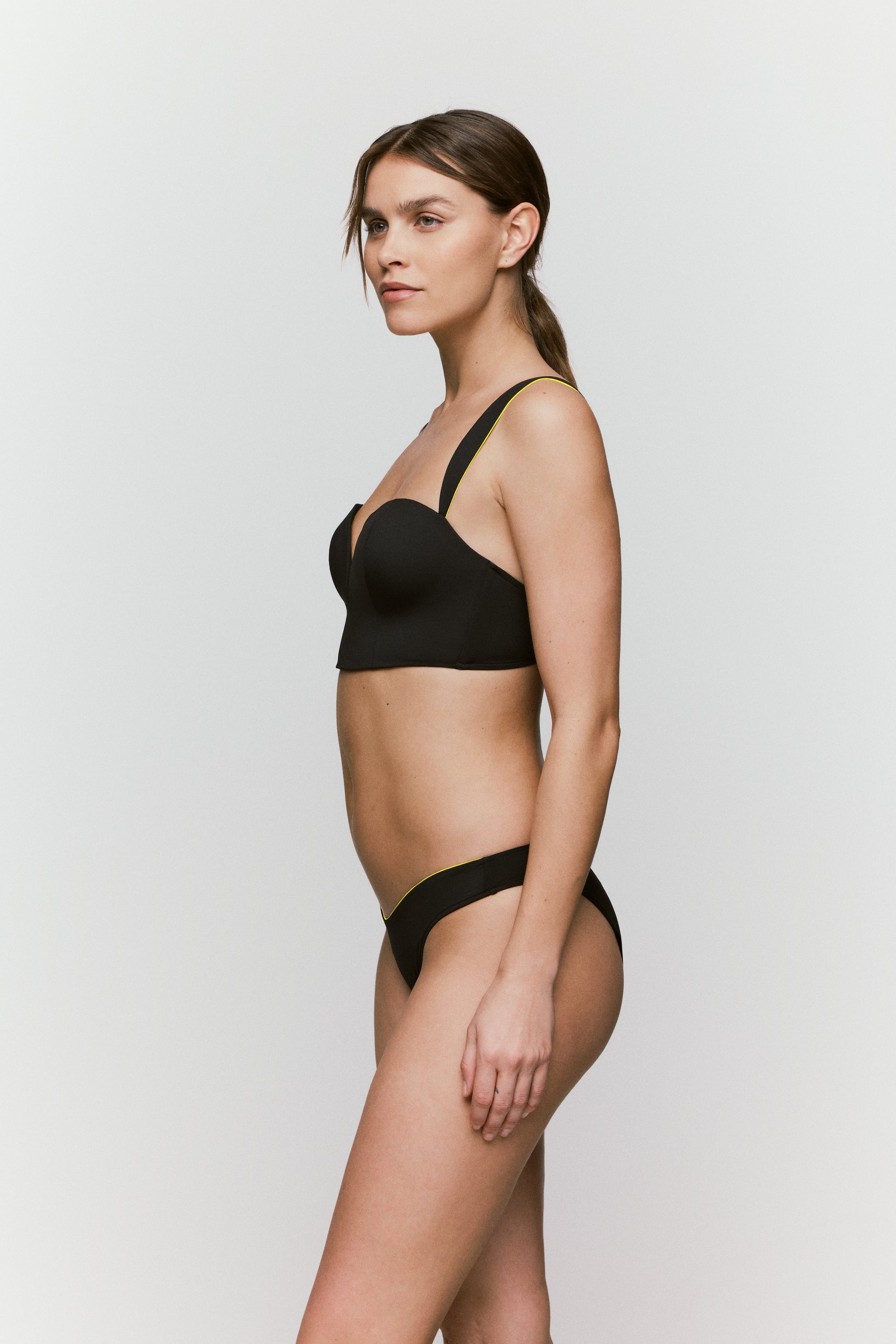 Sarda Swim Greta voorgevormde plunge bikinitop zwart