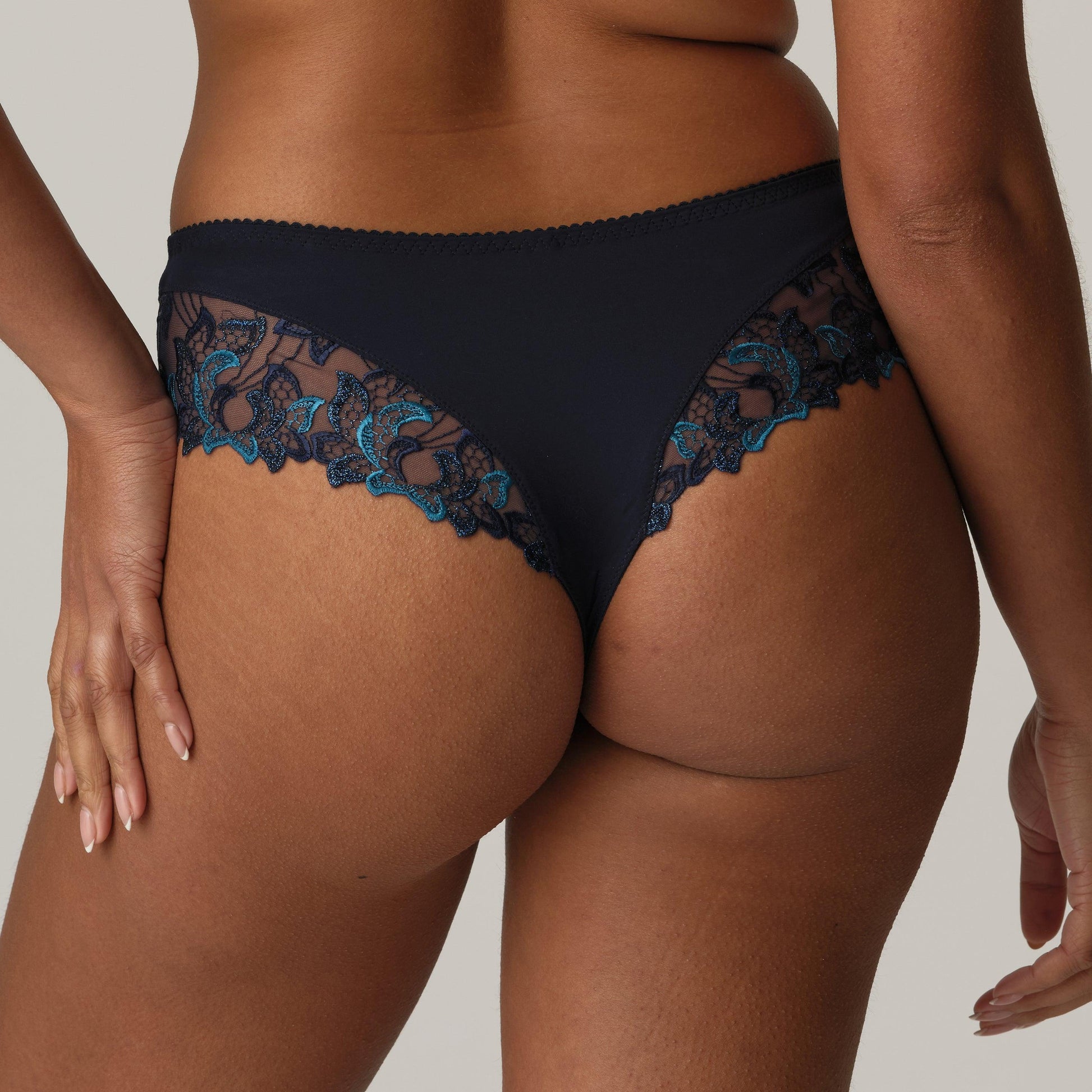 PrimaDonna Deauville luxe string velvet blue - Lingerie Valentijn