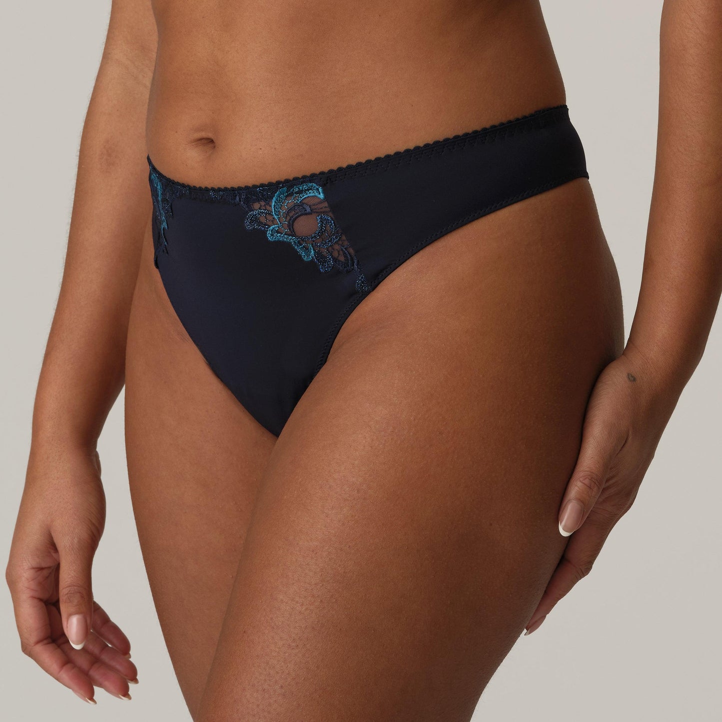 PrimaDonna Deauville string velvet blue - Lingerie Valentijn