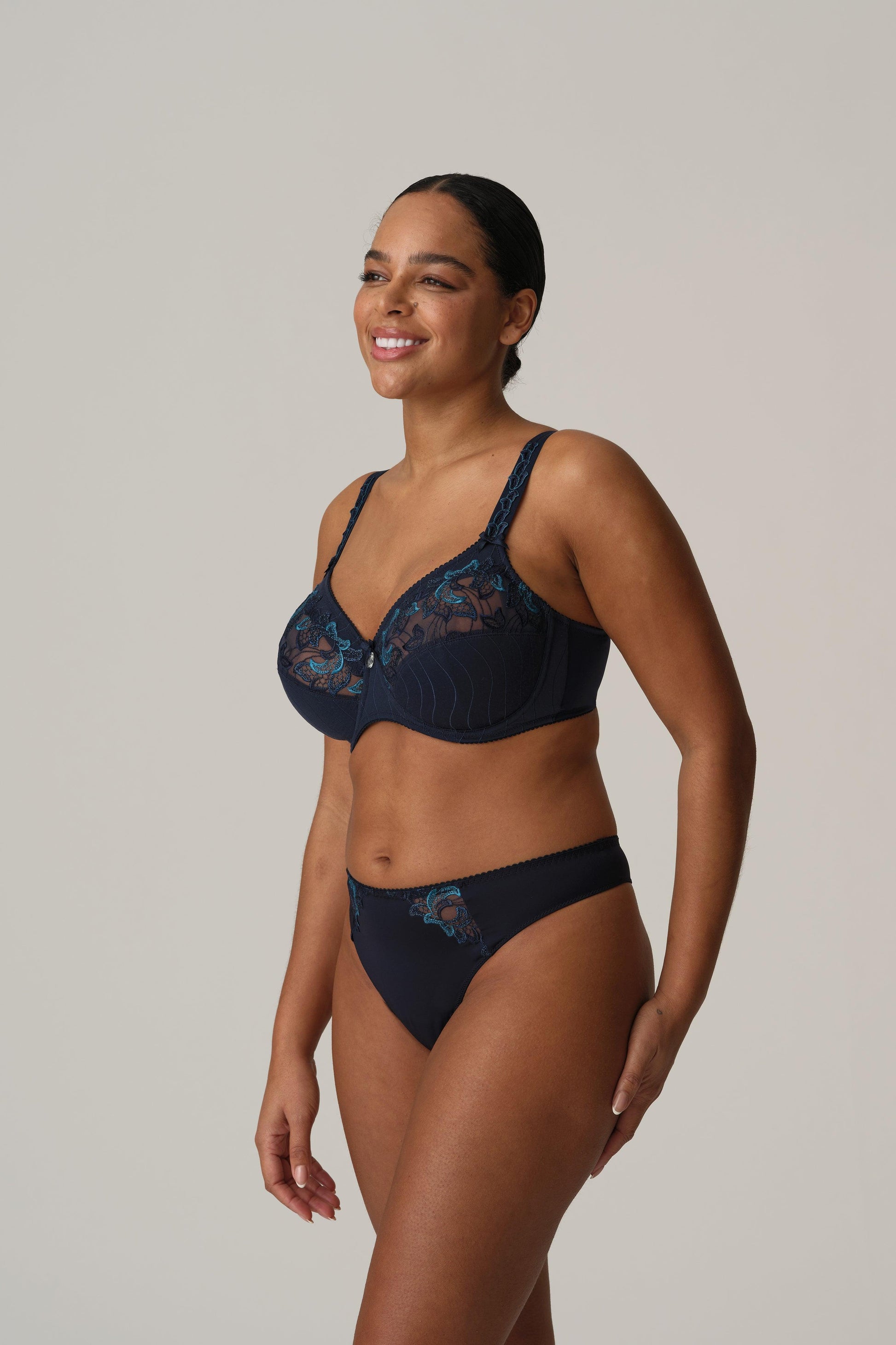 PrimaDonna Deauville string velvet blue - Lingerie Valentijn