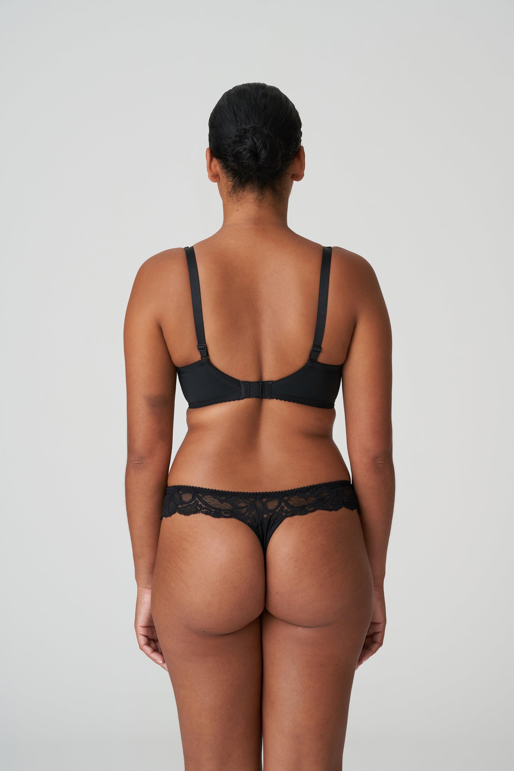 PrimaDonna Madison string zwart - Lingerie Valentijn