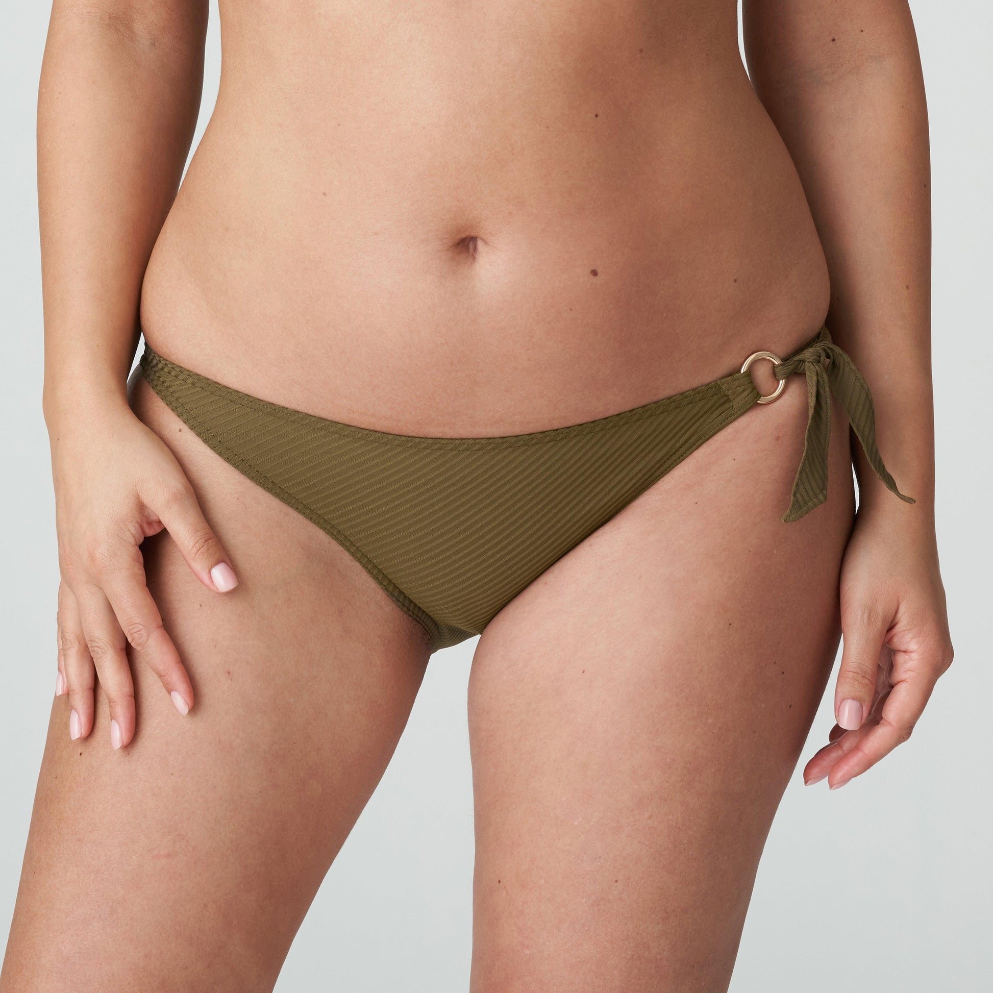 PrimaDonna Swim Sahara bikini heupslip met koordjes olijf - Lingerie Valentijn